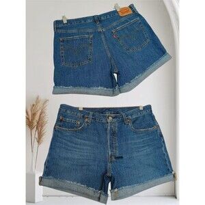Levi's 501 Women's Sz 32 High-Rise Cutoff Hem Denim Shorts With Distressed Edges